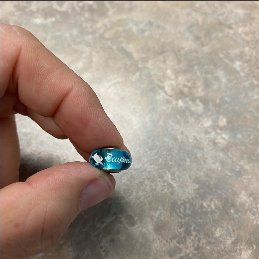 Pandora Cayman charm